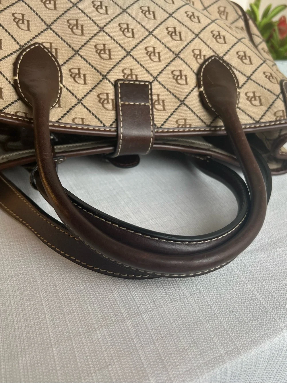 Dooney & Bourke structured dooney